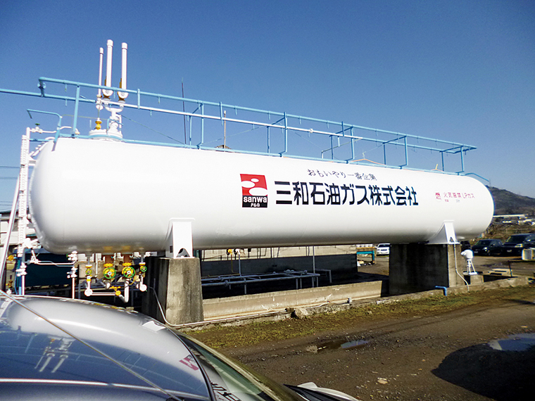 三和石油ガス(株)のLPガス充てん所の外観。ここからLPガスが届けられる