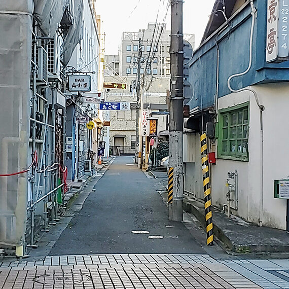 文化通りを右へ。情緒あふれる福島市らしい路地