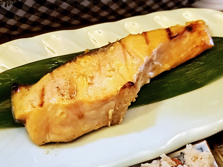 ほど良い西京漬の風味と分厚さの銀鮭