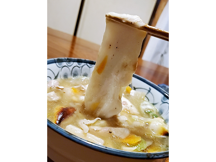 焼き目も香ばしく、やわらかな餅の伸びに定食部の明るい未来を重ねて