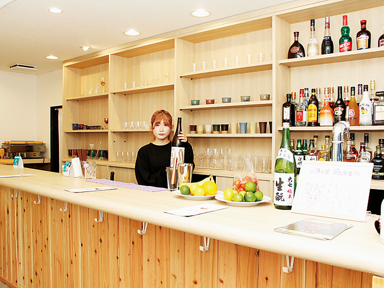 日本酒の他、カクテル類も豊富に揃う