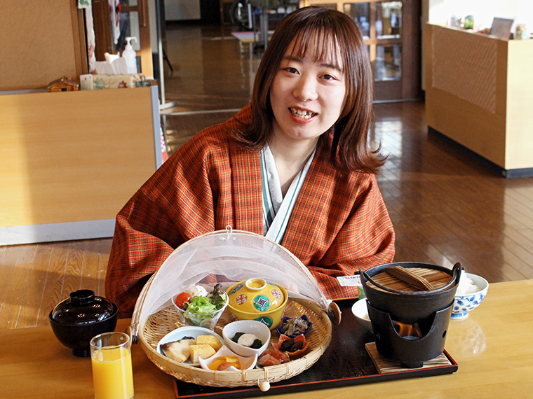 朝ごはんもこんなに豪華！鍋に入っているのは湯豆腐です