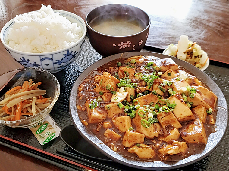 “辛め”も“普通”も好みのリクエストに応えてもらえる麻婆豆腐定食（700円）