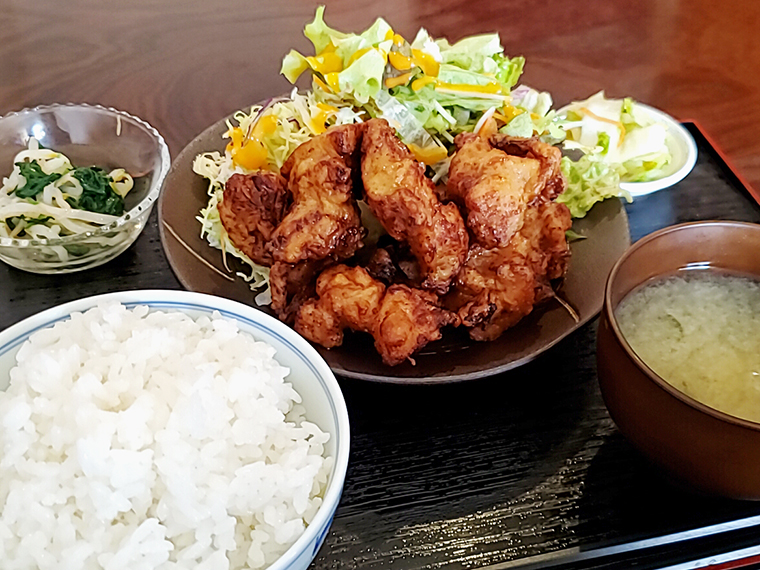 美味しさと優しさが同居する「鶏からあげ定食」（650円）