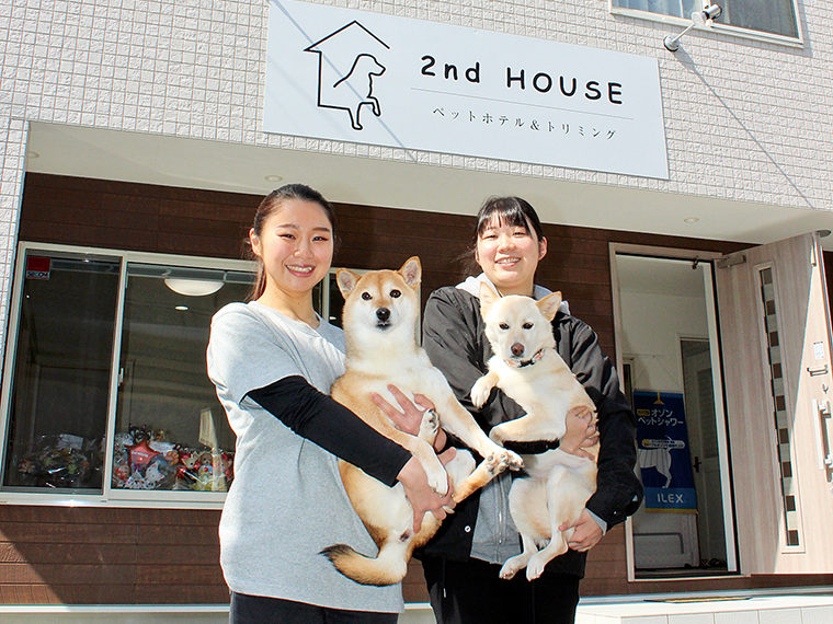 「ペットたちの『第2のおうち』になれば…」の願いを込めて付けられた店名。2人の専属トリマーが常勤する