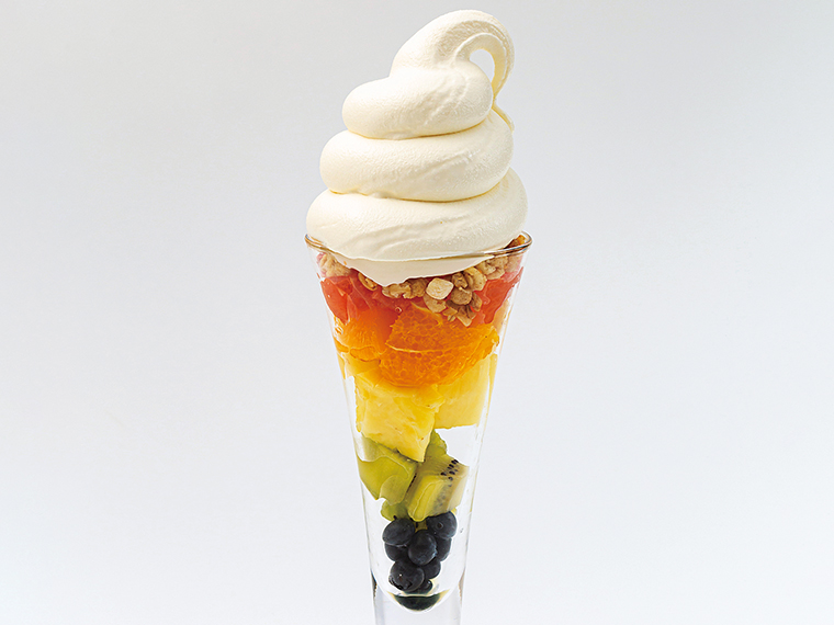 「Niji(R)」(950円・店内飲食税込1,045円)、「Niji(S)」は700円(店内飲食税込770円)※写真はRサイズ
