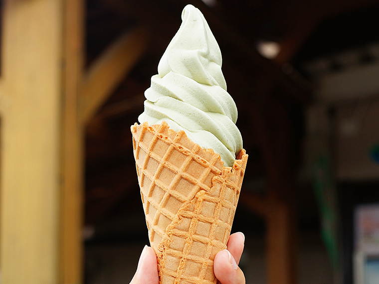 「天栄ヤーコンソフトクリーム」(350円)