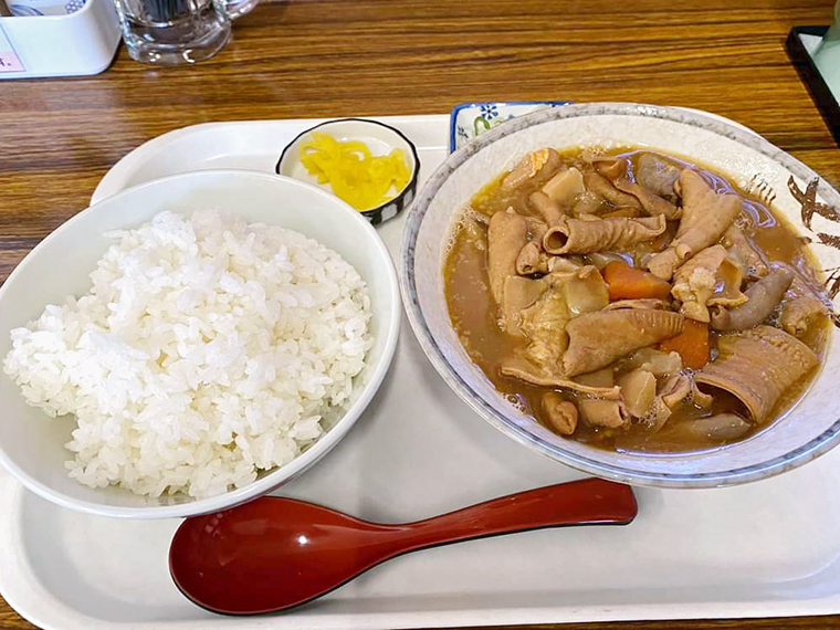 “ホルモン炒め”と“もつ煮”は季節入れ替え制。もつ煮定食もすでに待ち遠しい ※写真:部員提供