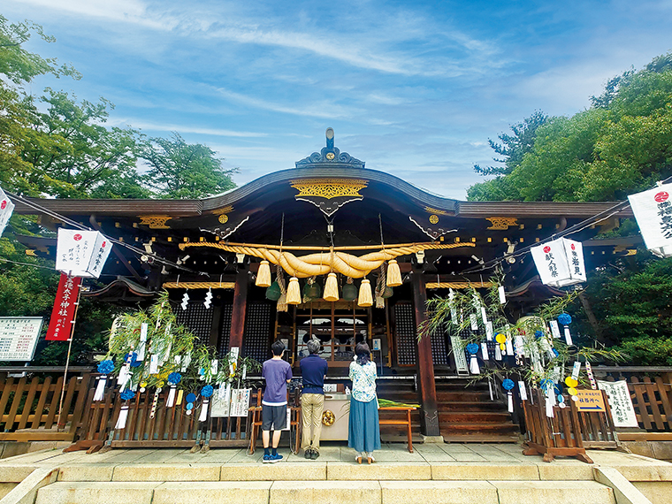 創建より今年で1035年を迎え、地元からは「おいなりさん」と親しまれている