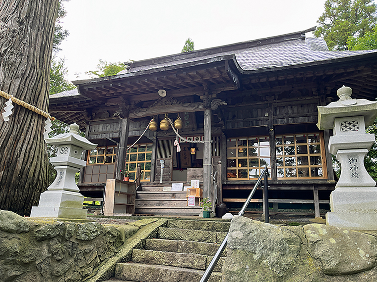 夏詣にも力を入れる『高司神社』。境内に飾られた風鈴飾りや御朱印についてはInstagramで確認