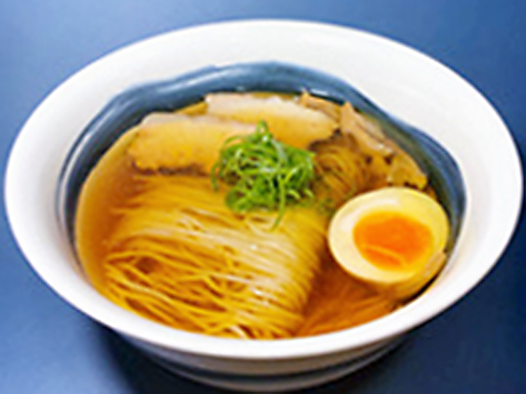 「琥珀のしょうゆ」(800円)。サバ節、カツオ節のダシと醤油の香りが引き立つ