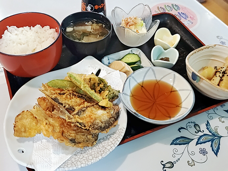 「赤はらの天ぷら定食」（1,100円）