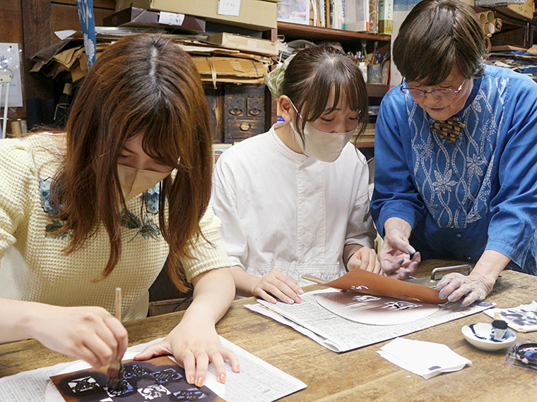 『染織工房れんが』。色刺し体験などは予約してから訪れよう