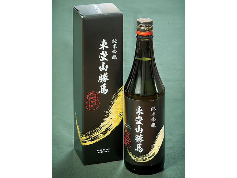 小野町では、発酵食品を活用した地域活性化に取り組んでおり、純米吟醸酒には、町で作付けされた「福乃香」を使用した。丁寧に育てられた酒米を確かな技術で醸し、香り高く爽やかさのあるお酒に仕上がった