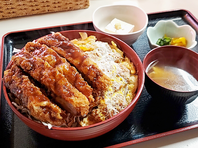 夢のハイオク・ハイブリッド「重慶丼」（1,100円）