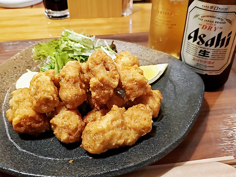地元の豆腐店から仕入れる大豆ミートは、鶏肉とは違ったおいしさ