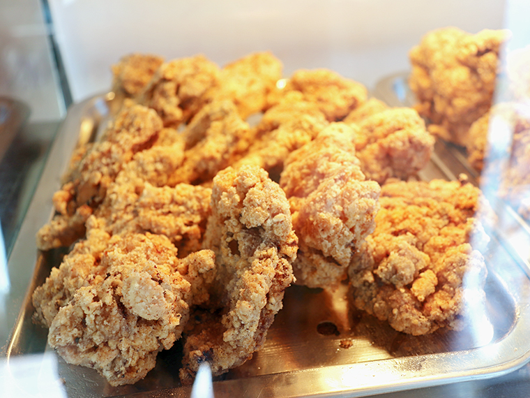 人気ナンバーワンの「みそから」(4個650円)。握りこぶしサイズの大きさで大満足!