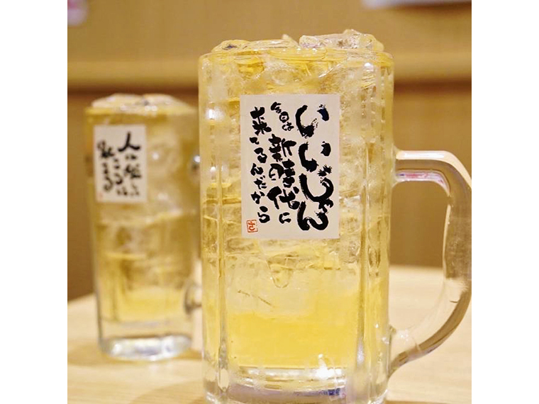 種類豊富でお手頃な値段のドリンク。生ビールの中ジョッキが190円、ハイボールは150円と格安