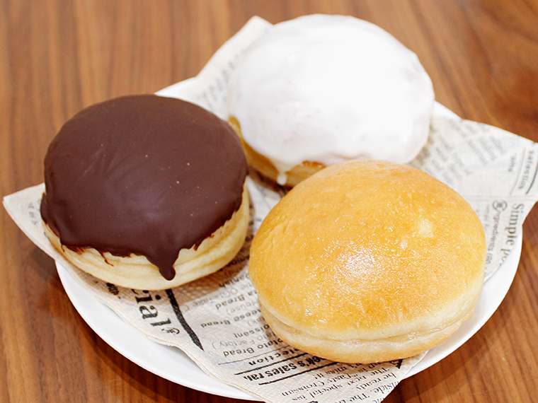 右手前から「シュガー」(200円)、「チョコクリーム」(250円)、「レモンチョコ」(250円)