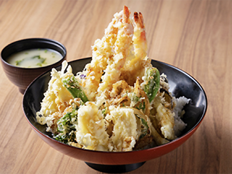 えび天が3本のった「たまげた天丼」（1,100円、みそ汁付き）