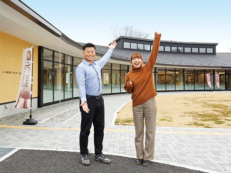 富岡町役場企画課の畠山侑也さん（左）、CJ Monmoスタッフのはるな（右）が施設を体験！