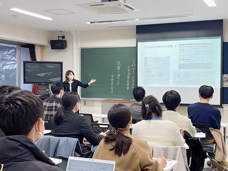 入社して初めて書いた原稿(先輩からたっぷりの赤入れ済み)をお見せしつつ…成長したかなぁ