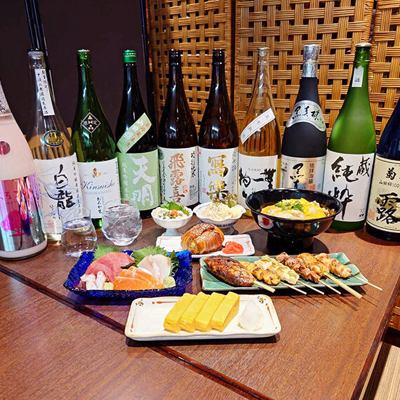 福島県内で名を馳せる地酒はもちろん、県外の銘酒や、焼酎、ワイン、リキュール、ホッピーなども幅広く取り揃える