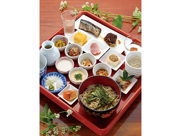 「会津 蕎麦膳」(1,500円)。そば本来の味を楽しめる“水そば”やニシンの甘露煮、棒タラの煮付けの他、チーズのそば味噌かけ、そばがきなども付く