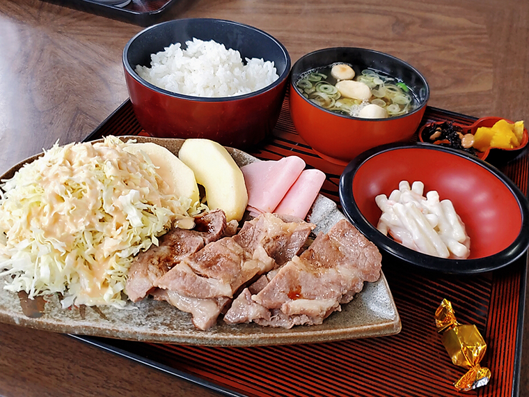 ボリュームと気遣いがうれしい「焼肉定食」(1,100円)