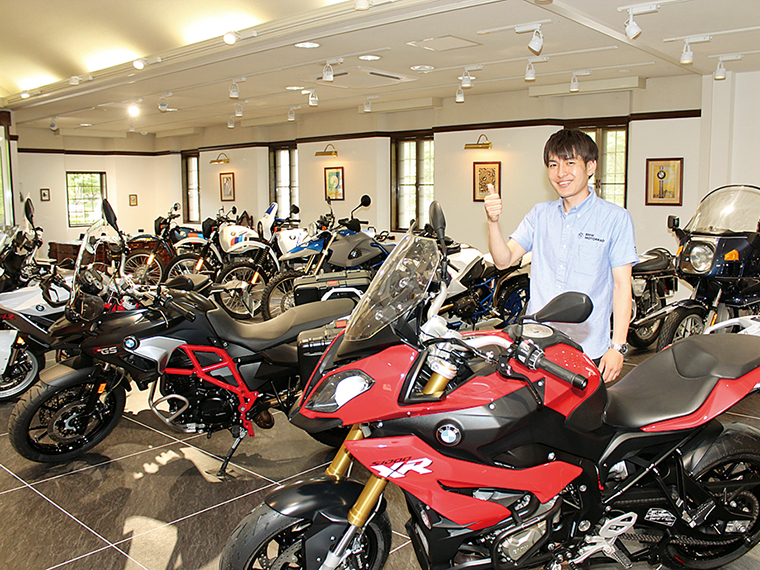 店内では、戦前のバイクも含めた30台以上の「BMW」車を展示