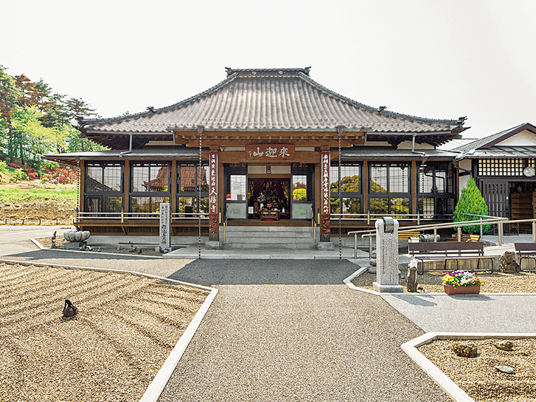 庭園の枯山水や、季節の草花などが綺麗に整えられ、おもてなしの心を随所に感じる境内