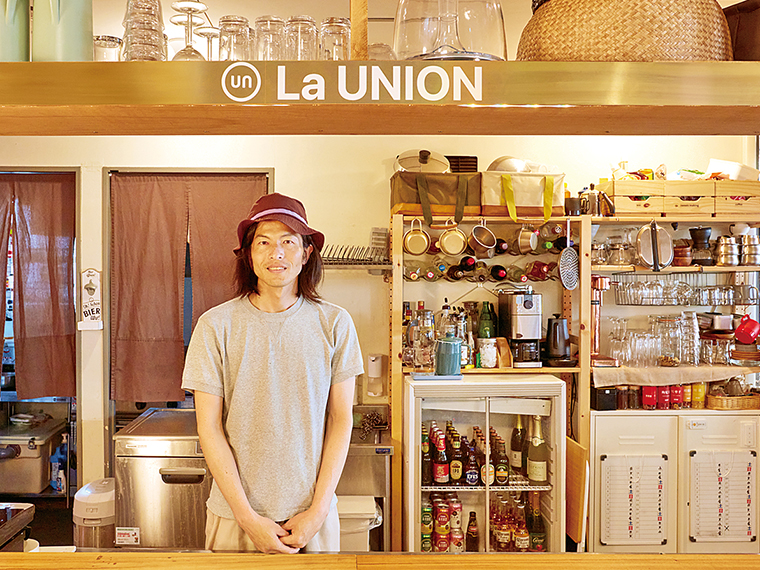 福島駅近くのゲストハウス「La Union」をオープンさせた伊藤さん。「福島の観光案内所としての役割も担いたい」と語る