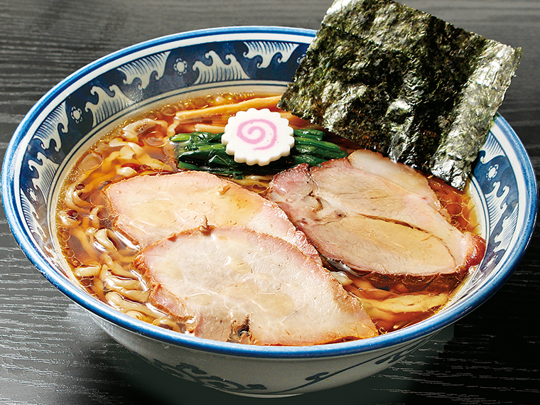 「手打中華そば」(880円)