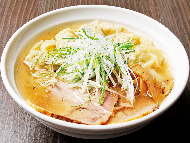 「塩わんたん麺」（920円）