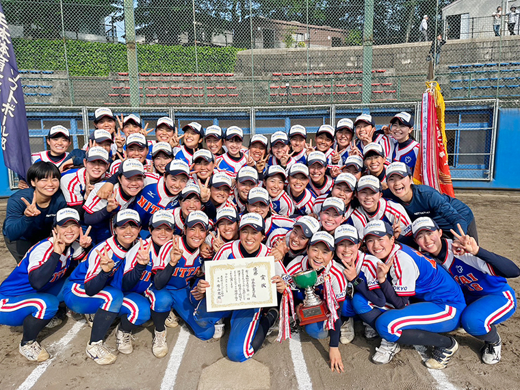 全日本大学ソフトボール大会で通算20回の優勝を誇る強豪「日体大女子」