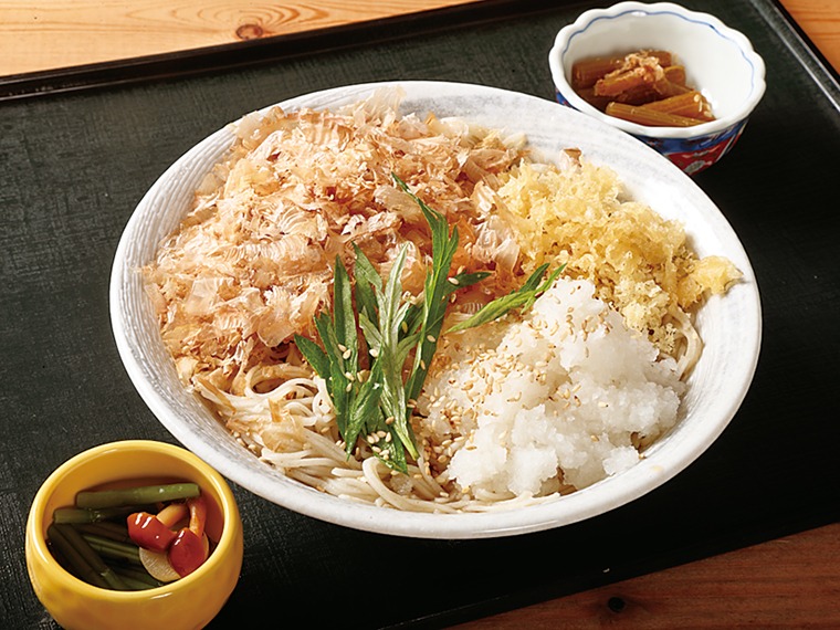 夏におすすめの「ぶっかけそば」(880円)