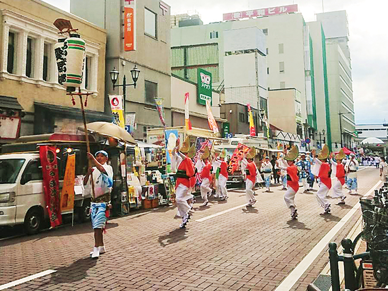 阿波踊りなど様々な踊りやダンスに触れられる