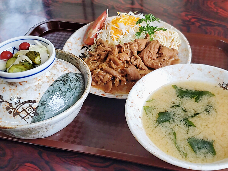思い出しただけでも食欲を掻き立てられる「モツ定食」(950円)