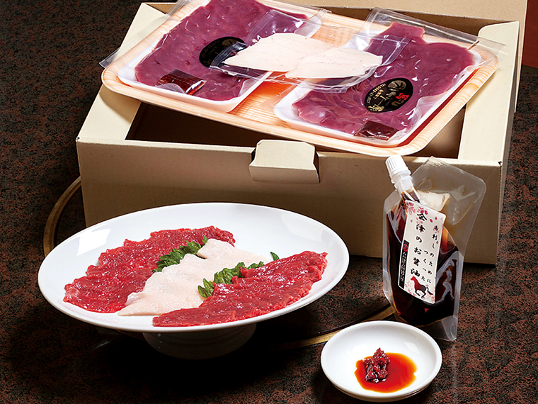 「竹原肉店特選馬刺し2種盛りと専用醤油セット」（7,230円）【さくら肉専門 竹原肉店［会津坂下町］】