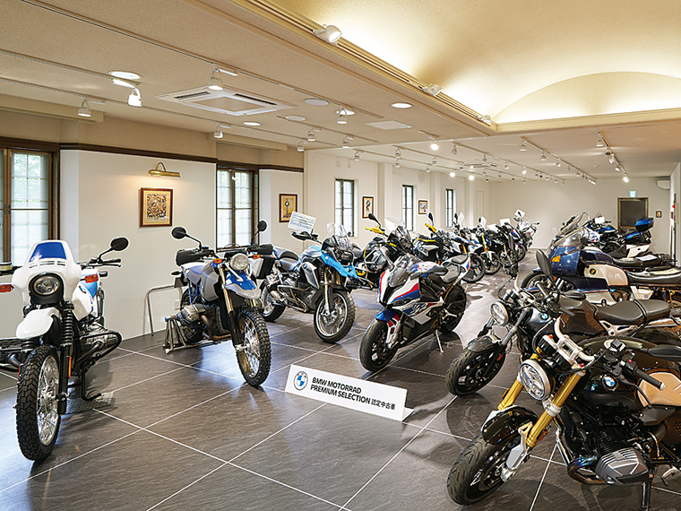 店内には、30台以上のバイクが展示。戦前につくられた貴重なBMWの旧車も8台展示されている