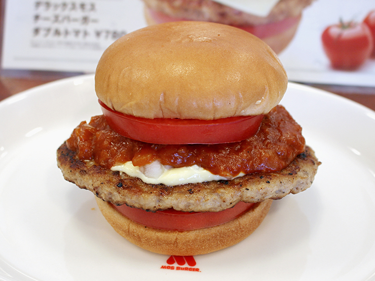 「デラックスモスバーガー ダブルトマト」(740円)