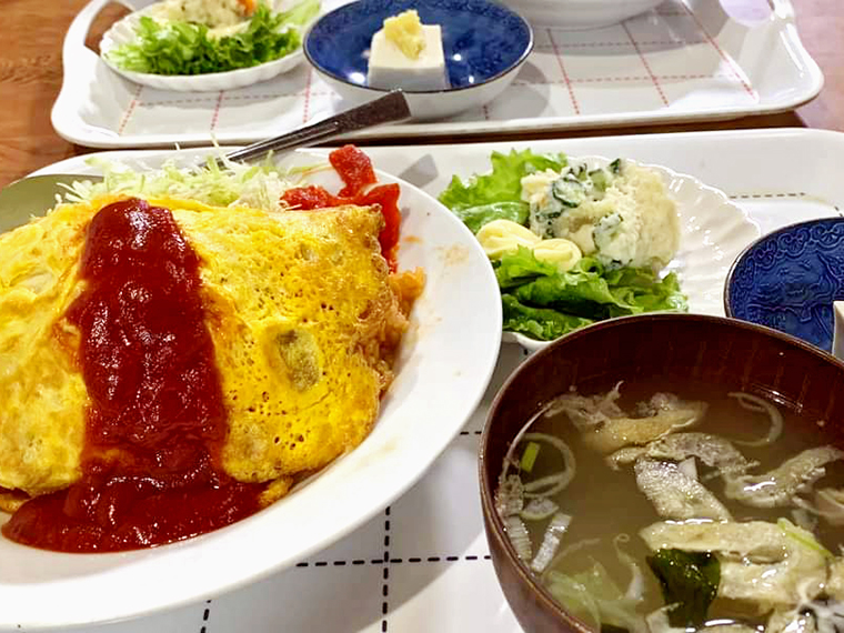 オムライスも目玉レス仕様(900円/部員提供)