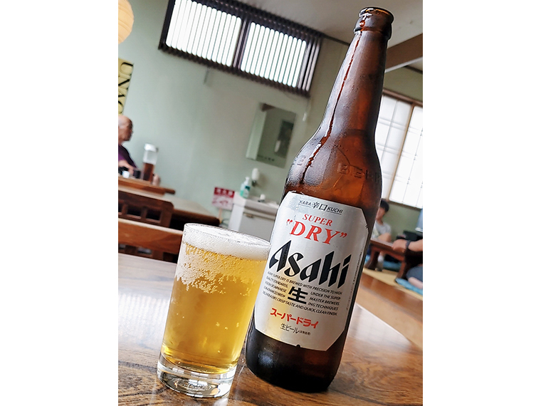 先行して到着した大瓶でクールダウン。ビール大瓶は670円