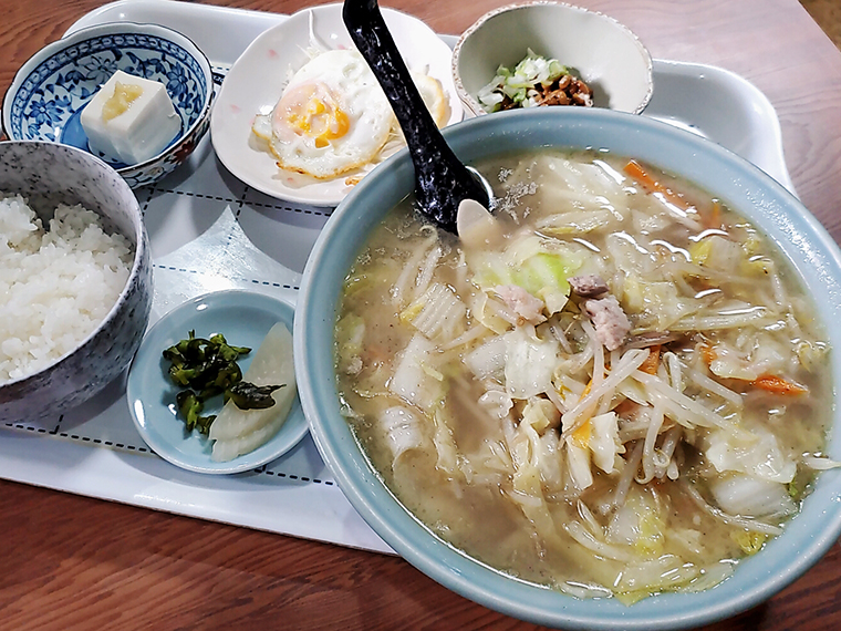 どう見ても「タンメン定食」(750円)