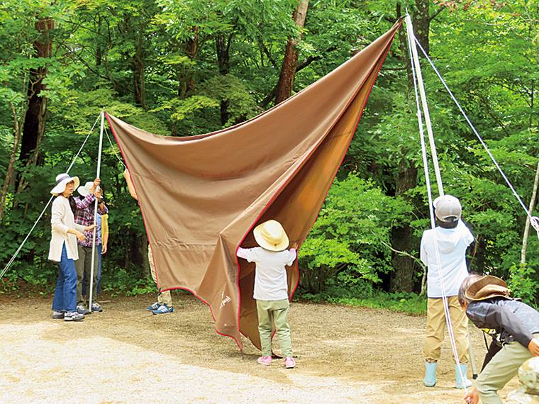 キャンプの楽しさをスタッフが教えてくれる