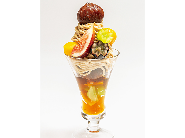 「和栗のモンブランパフェ」(1,800円・店内飲食税込1,980円)