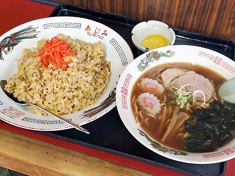 懐かしさと美味しさが同居。「チャーハン」（780円）＋「ミニラーメン」（ご飯類に330円追加）