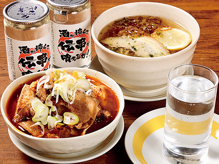 店舗限定メニュー「韓国風 肉豆腐」(528円)や「鶏塩そば」(418円)、福島県内の地酒などが揃う