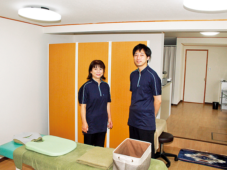親子で経営されている渡邊さん親子。丁寧な施術も魅力