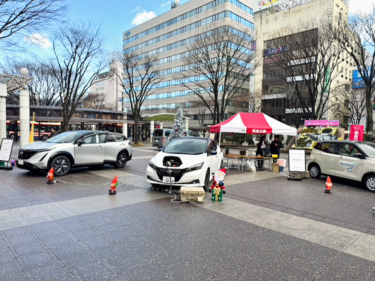 電気自動車から電力を供給し、電化製品を稼働している様子